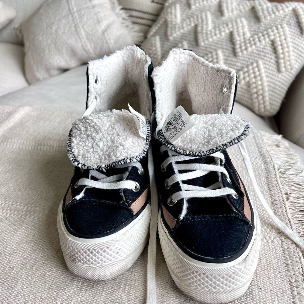 Woman’s size US6 high top platform inside fur black converse used once - Picture 6 of 12